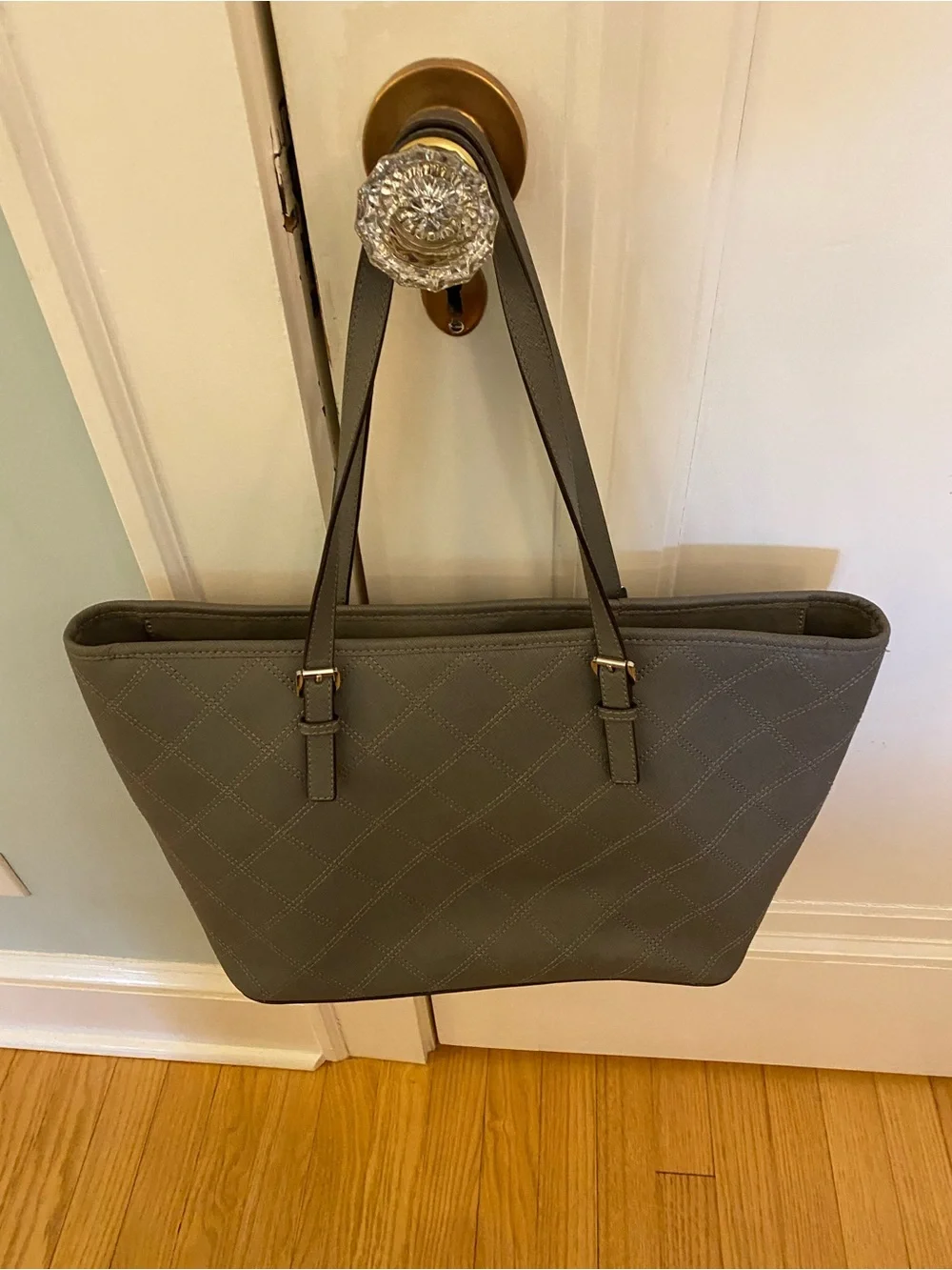 Michael kors grey travel bag . - Picture 2 of 7